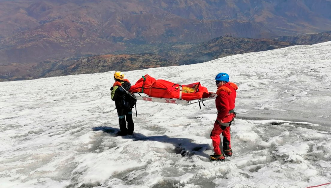 /internacional/america-del-sur/peru/montanista-aplastado-por-avalancha-en-peru-es-encontrado-despues-de-dos