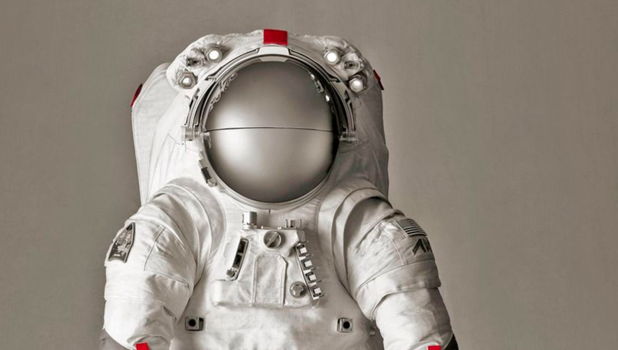 /tendencias/ciencia/astronomia/prada-y-la-nasa-elaboran-innovador-traje-espacial-para-ir-a-la-luna