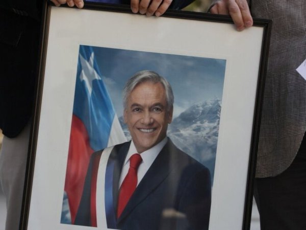 Fuerzas políticas enfrentadas por estatua en homenaje a Sebastián Piñera