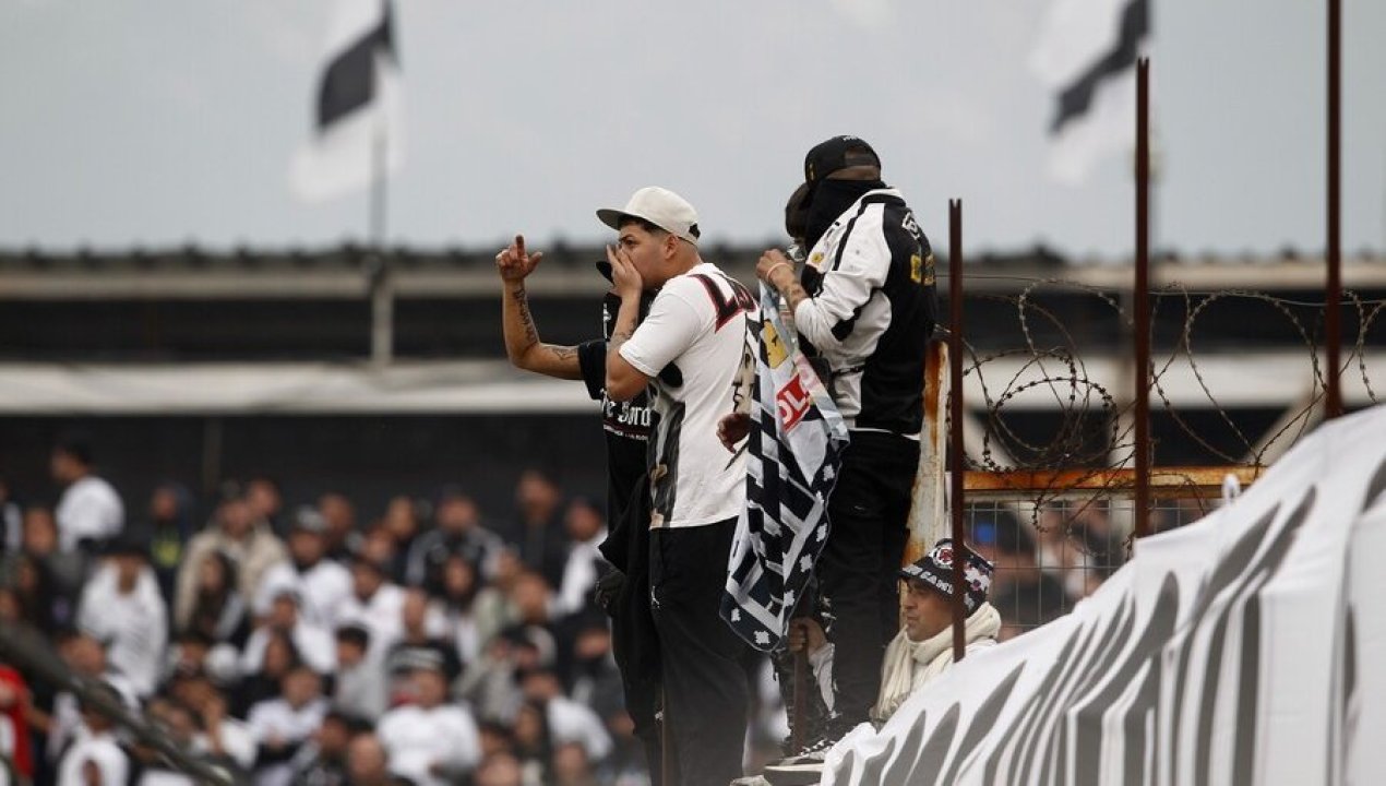 /deportes/futbol-chileno/colo-colo/figura-de-colo-colo-alabo-a-universidad-catolica-y-fue-duramente-criticado