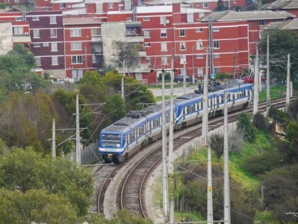 Ejecutivo saca de Contraloría resolución para estudio de tren entre Valparaíso y Santiago