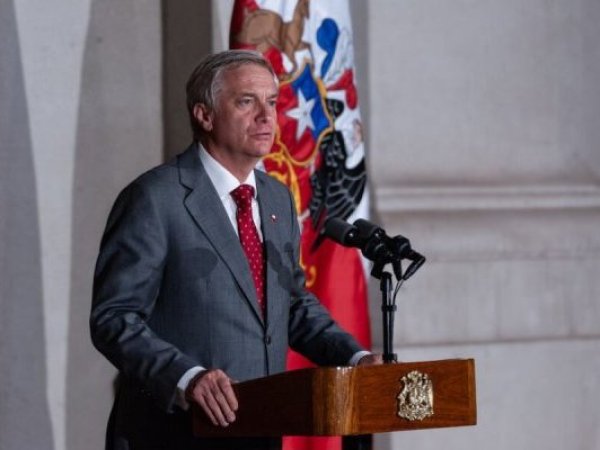 Aprobación de Kast baja a 40% y genera rechazo su almuerzo en La Moneda, según Cadem