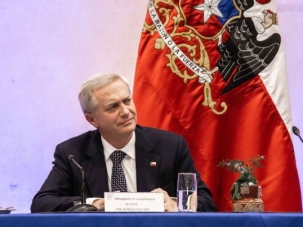 Encuesta Cadem: Respaldo al presidente José Antonio Kast toca fondo y llega al 36%