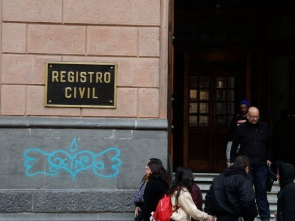 Fallo técnico en el Registro Civil enciende alarmas por emisión de identidades irregulares