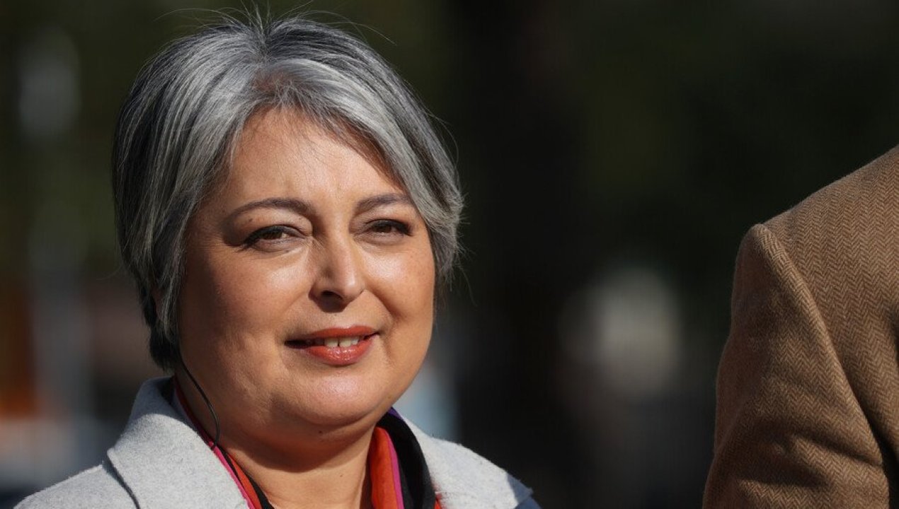 /risas-y-lapsus-marcan-el-debut-de-jeannette-jara-en-enade-2025