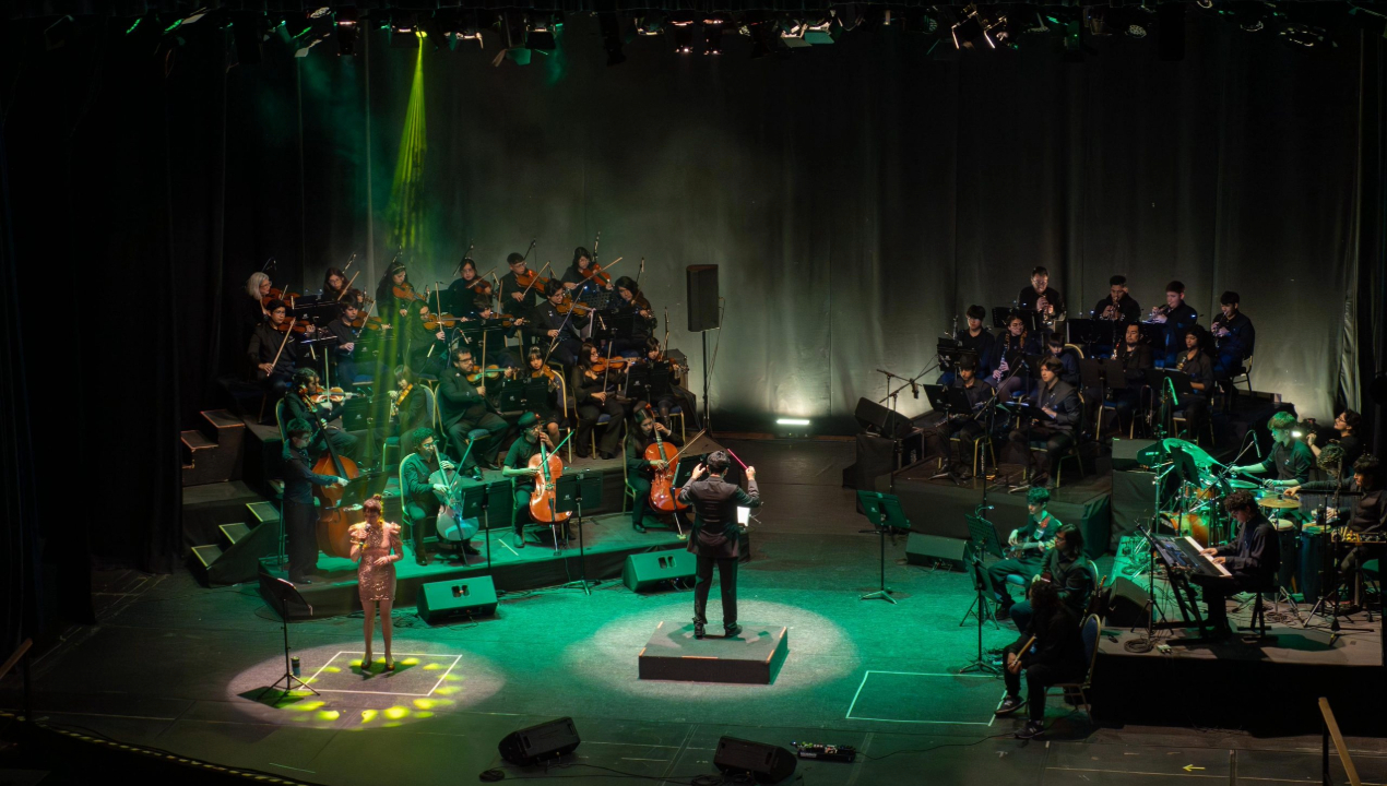 /10-anos-de-la-carrera-de-musica-ua-orquesta-alquimia-sonora-repleto-el
